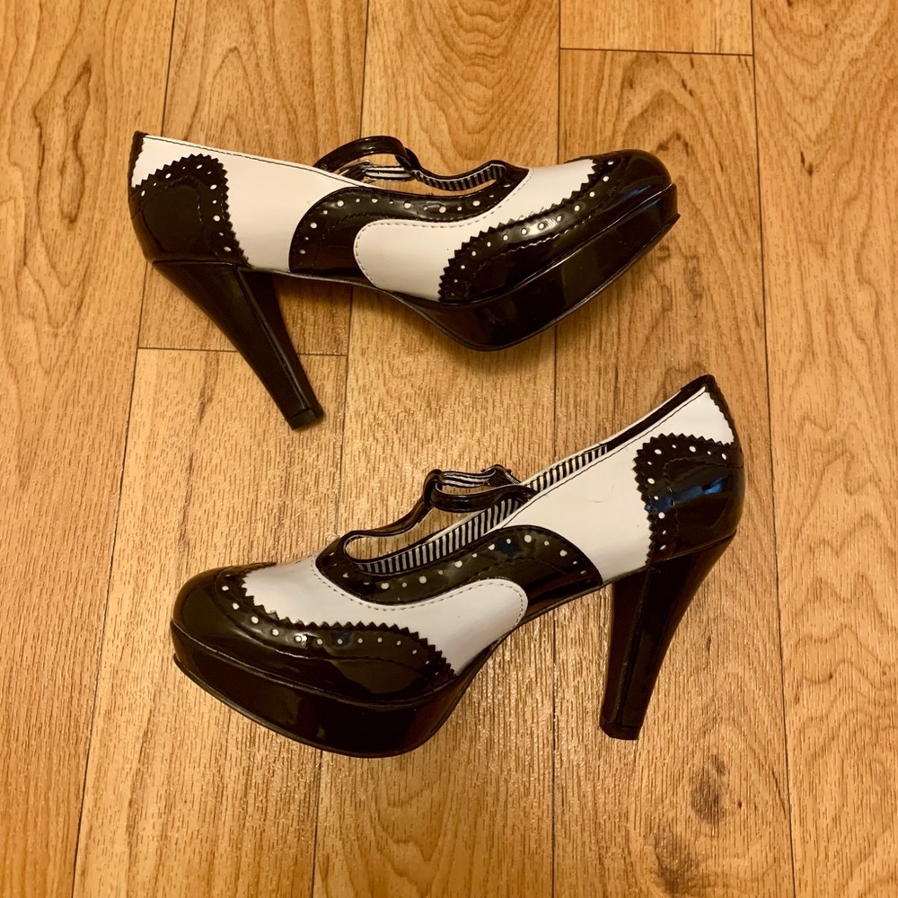 Pin Up Retro Mary Jane Pointed Toe Pumps - Size 7